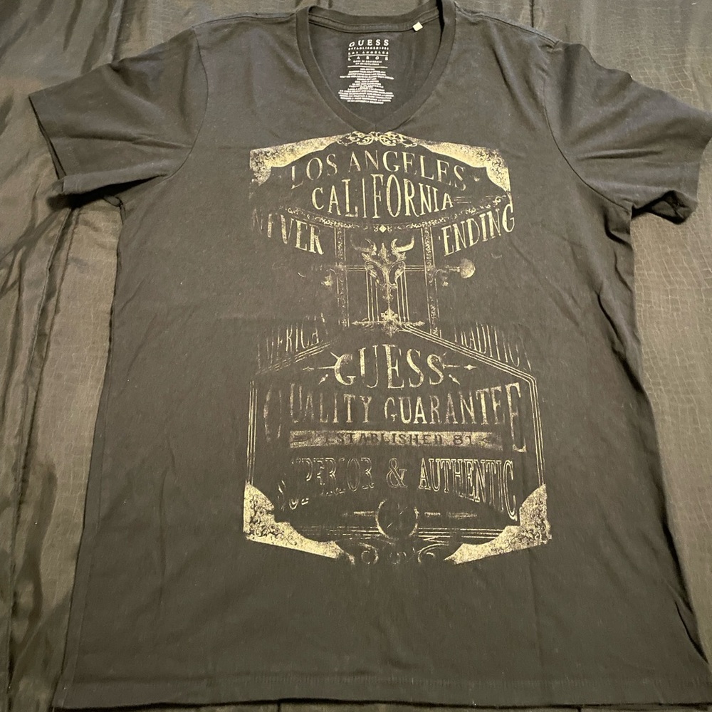 Guess V-Neck